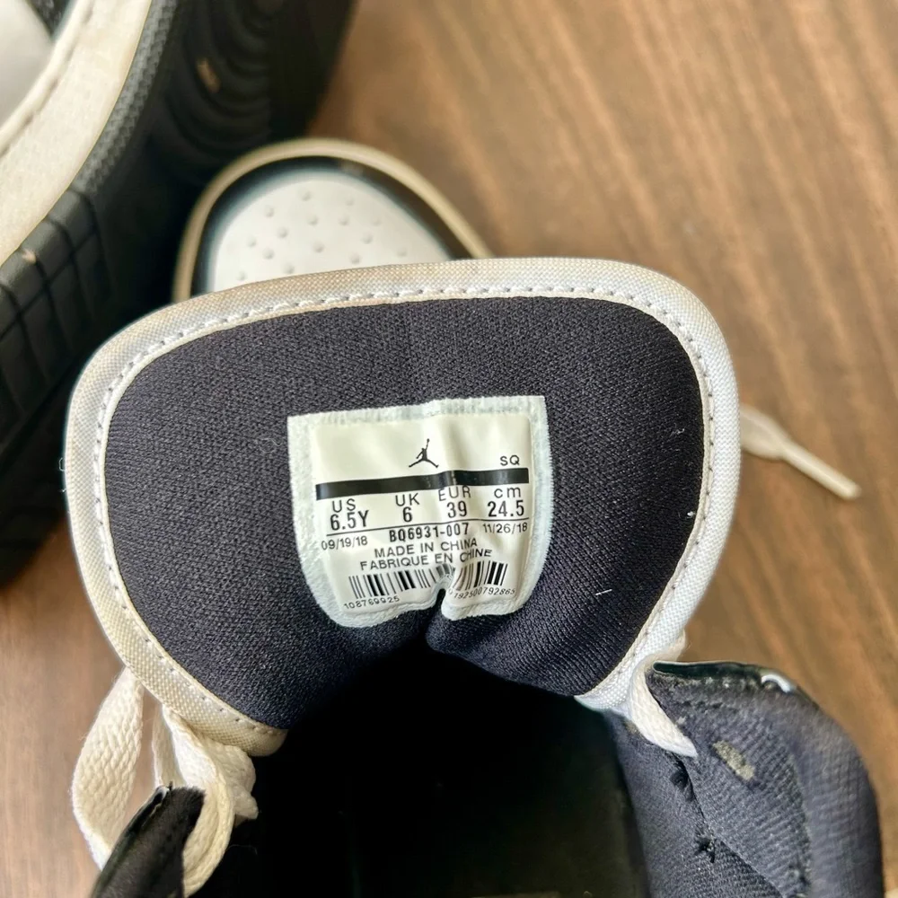 JORDAN 1 MID PATENT SE GS 'BLACK GOLD - Picture 8 of 8